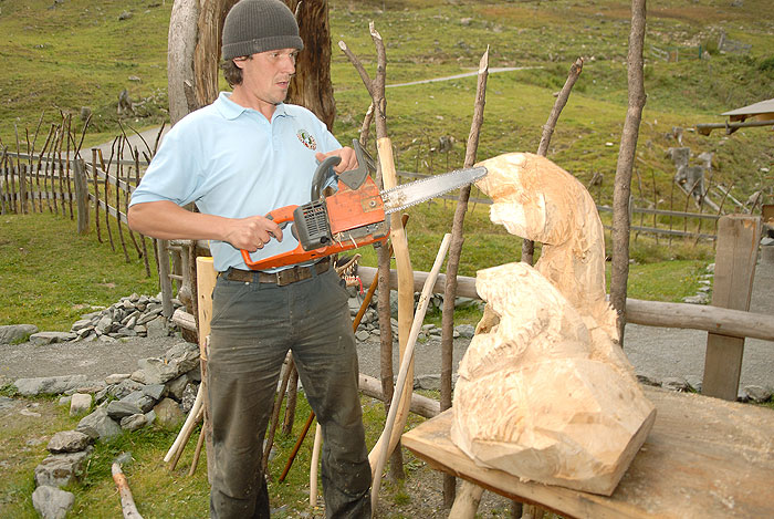 Holzfiguren schnitzen